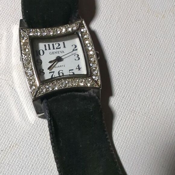vintage Black felt bedazzled Geneva watch pin buckle clasp - works!